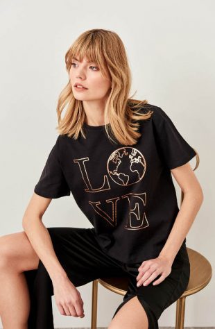 Női póló LOVE nyomtatással