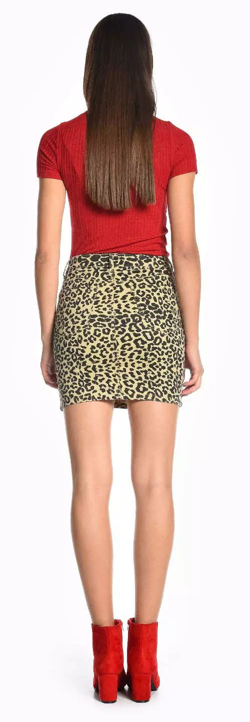 Piros női póló leopárd miniszoknyával