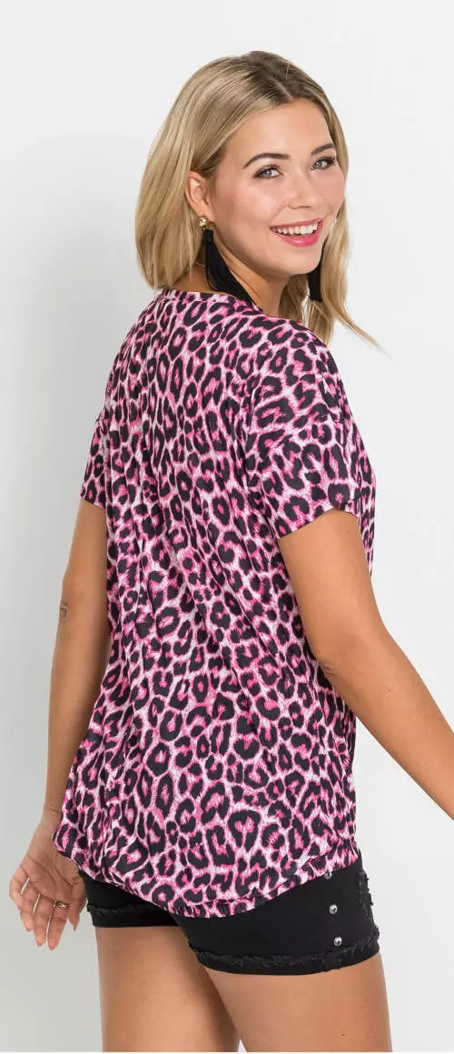 Rózsaszín póló leopárd mintával